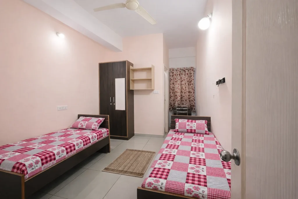 Ladies Pg near Mennakshi Mall